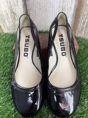 TSUBO Patent Leather Cut Out Black Flats Women's 7